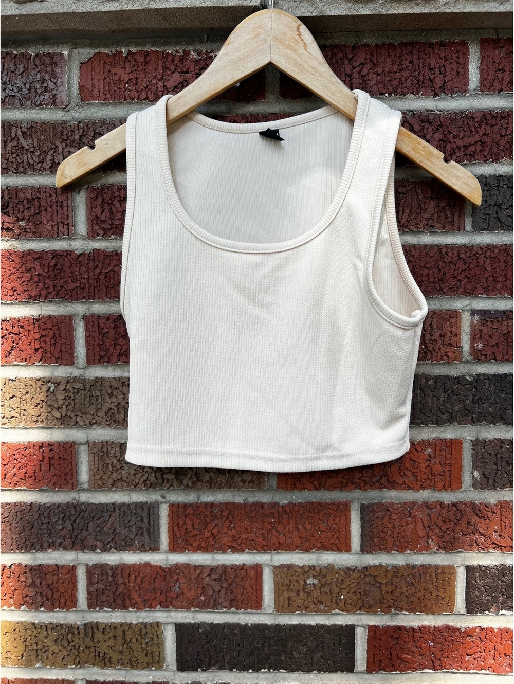 SHEIN Cream White Ribbed Scoop Neck Crop Top